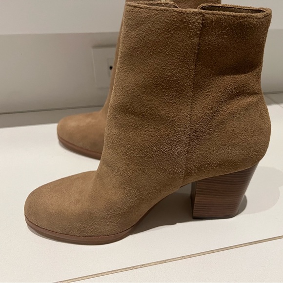 Tan Michael Kors Ankle Booties- like new! Size 7 - Picture 10 of 10